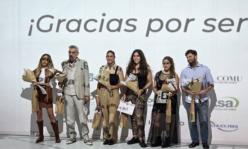 Jurado del concurso de Imperio del Cerámico evaluando propuestas